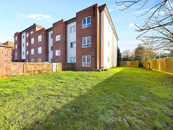 2 Bedroom Flat To Rent In Mayfield Road, Hersham, Walton-On-Thames, KT12