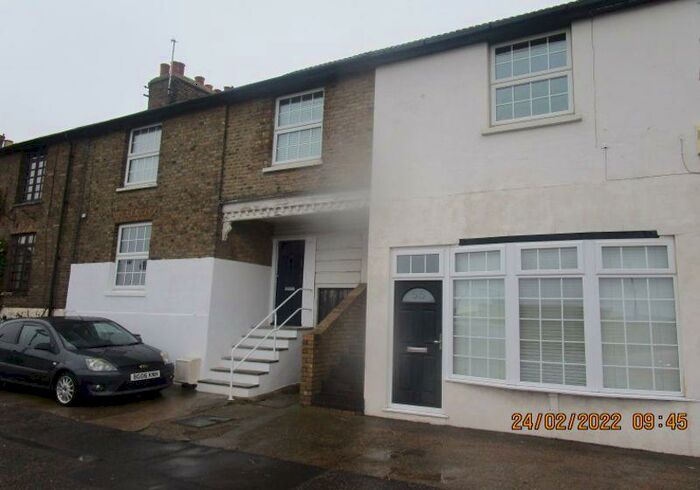 1 Bedroom Ground Flat To Rent In Eastern Esplanade, Southend-On-Sea, SS1