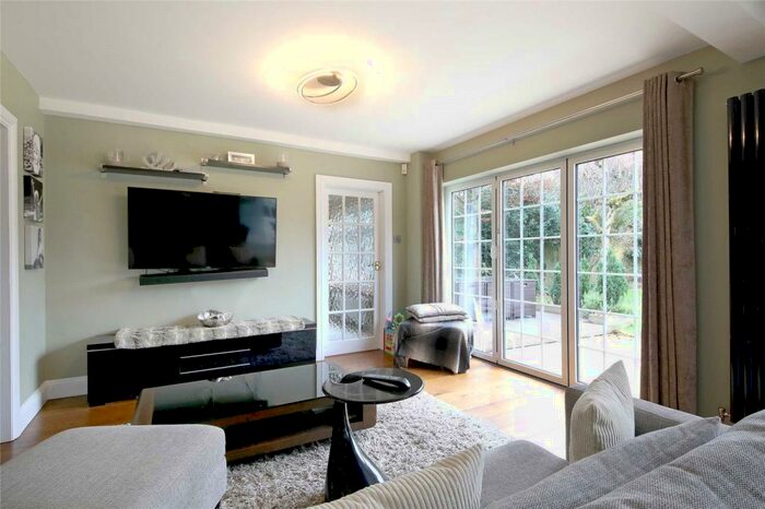 6 Bedroom Detached House To Rent In Green Lane, Burnham, Slough, SL1