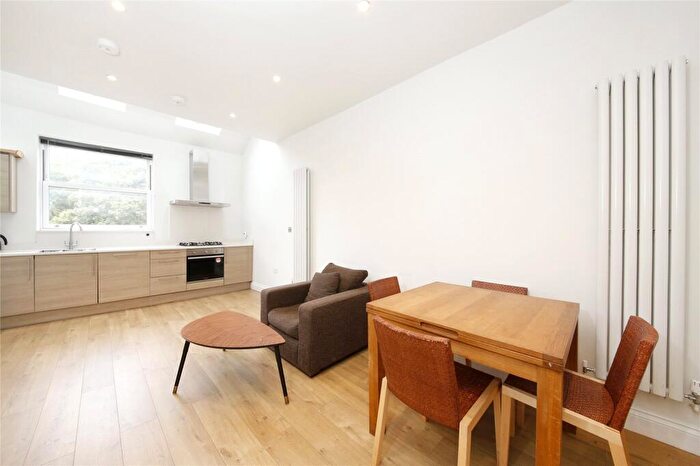 3 Bedroom Flat To Rent In Deptford High Street, London, SE8