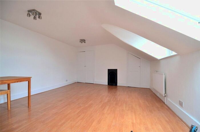 1 Bedroom Flat To Rent In Knollys Road, London, SW16