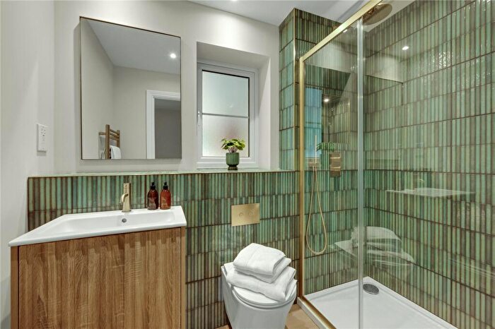 2 Bedroom Apartment For Sale In The Residence, Brooklands Road, Weybridge, KT13