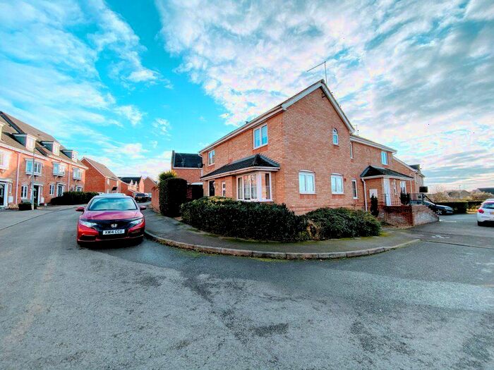 3 Bedroom Semi-Detached House To Rent In Penrhyn Close, NN18