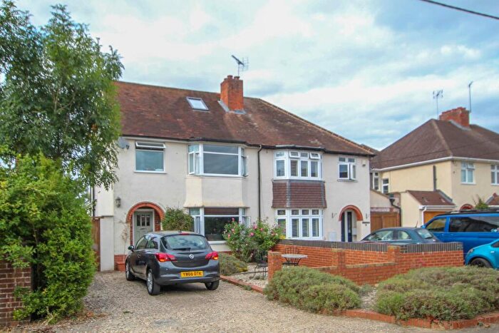 4 Bedroom Semi-Detached House For Sale In Highdown Avenue, Emmer Green, RG4