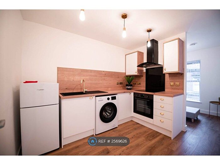 1 Bedroom Flat To Rent In Union Street, Oldham, OL1