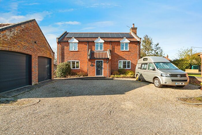 4 Bedroom Detached House For Sale In The Street, Norwich, NR12