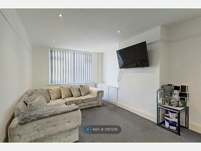 2 Bedroom Flat To Rent In Mackets Lane, Liverpool, L25