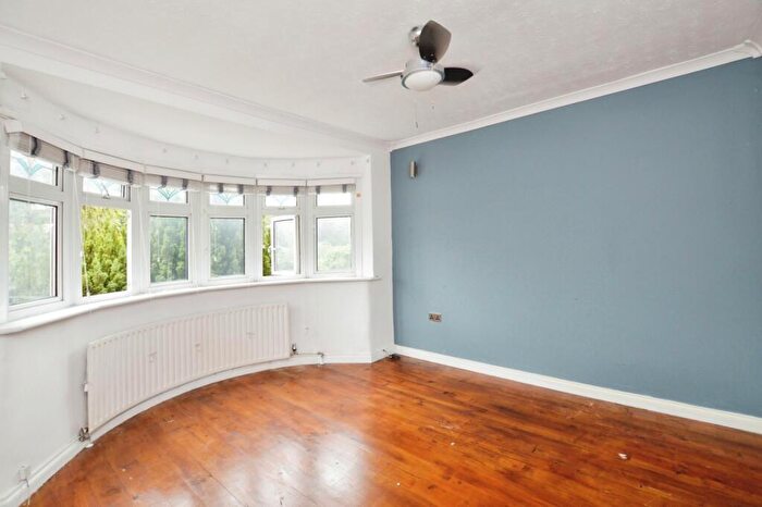 4 Bedroom Semi-Detached House To Rent In East Rochester Way Sidcup, DA15