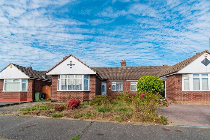 3 Bedroom Semi-Detached Bungalow For Sale In Wheatley Road, Corringham, Stanford-Le-Hope, SS17