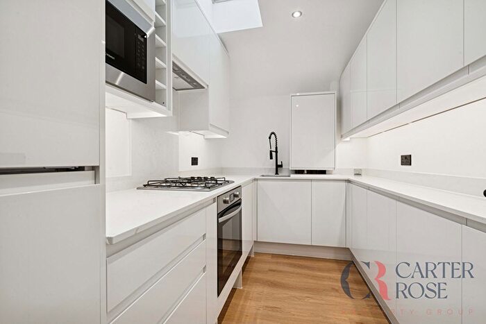 3 Bedroom Flat To Rent In Tooting Bec Gardens, London, SW16