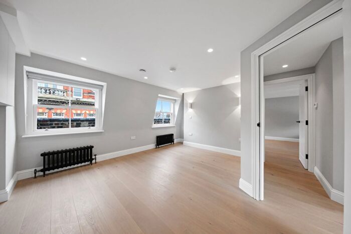 1 Bedroom Flat To Rent In Shaftesbury Avenue, Soho, W1D