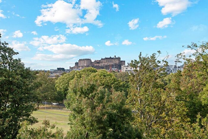 4 Bedroom Flat To Rent In Warrender Park Terrace, Marchmont, Edinburgh, EH9