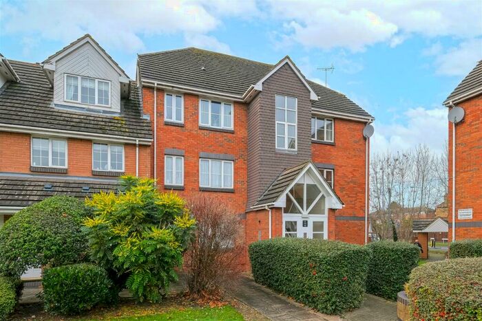 2 Bedroom Flat To Rent In The Croft, Friday Hill, Chingford, London, E4