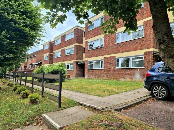1 Bedroom Ground Flat To Rent In Old London Road, St. Albans, Hertfordshire, AL1