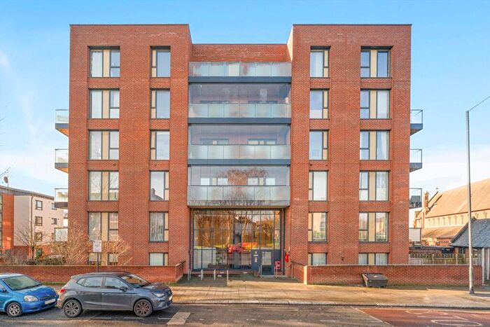 2 Bedroom Flat To Rent In Knatchbull Road, Willesden, NW10