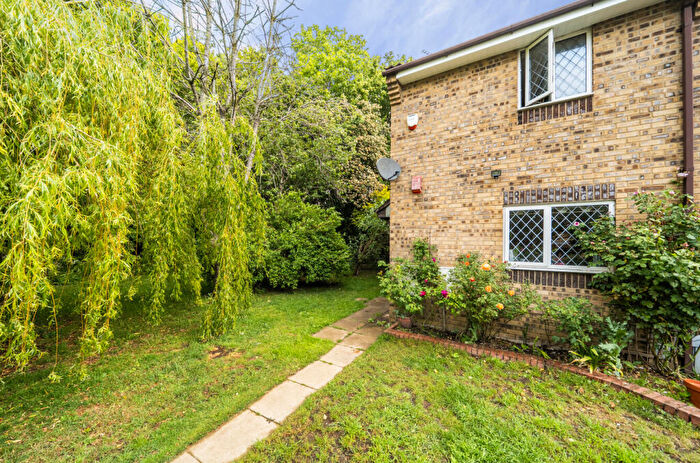 2 Bedroom End Of Terrace House For Sale In Boundary Close, Swindon, SN2