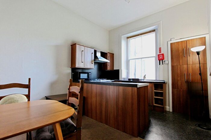 4 Bedroom Flat To Rent In Marchmont Road, Edinburgh, EH9