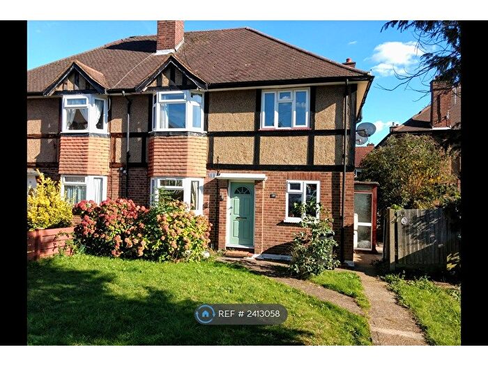 2 Bedroom Maisonette To Rent In West Close, Cockfosters, Barnet, EN4