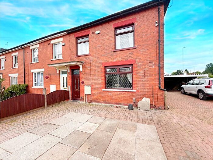 3 Bedroom End Of Terrace House For Sale In Claybank Street, Heywood, Manchester, OL10