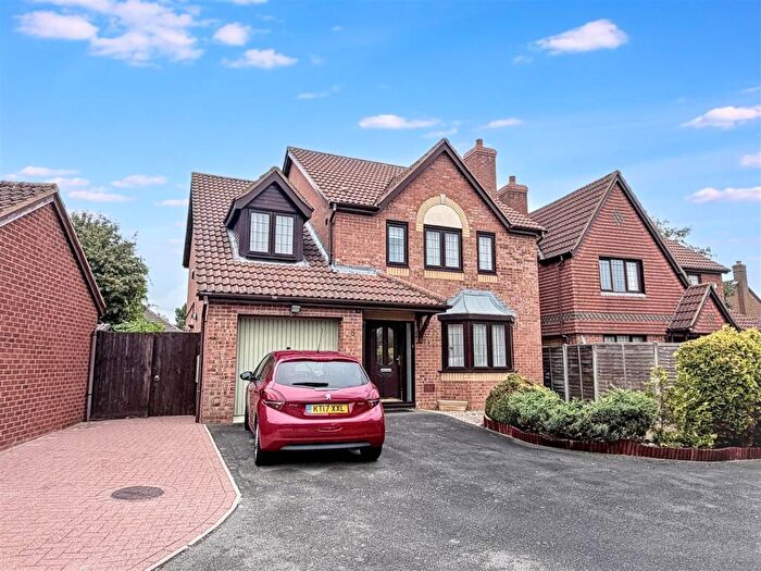4 Bedroom House For Sale In Mayer Gardens, Shenley Lodge, Milton Keynes, MK5