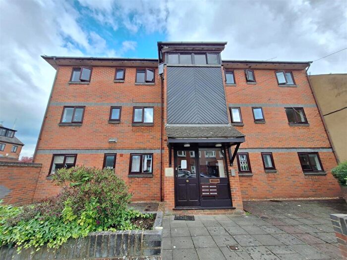 2 Bedroom Flat To Rent In Lynmouth Road, RG1