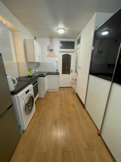 Studio To Rent In London Road, Isleworth, TW7