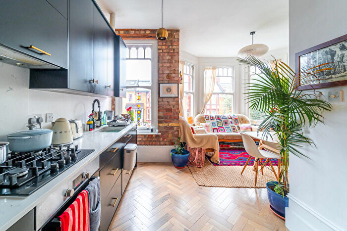 2 Bedroom Flat For Sale In Ferme Park Road, Crouch End, N8