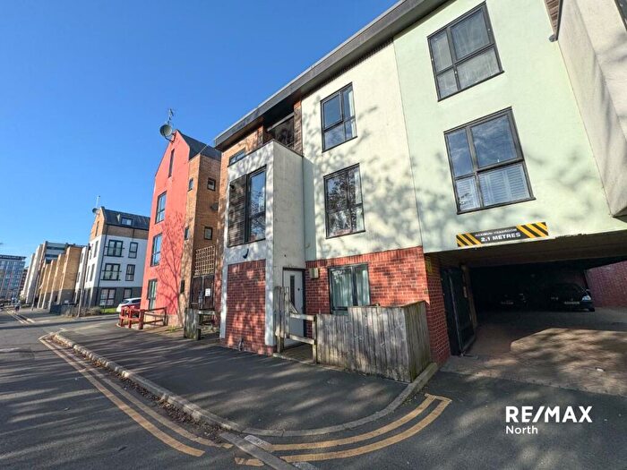 1 Bedroom Flat To Rent In Hulton Street, Salford, M5