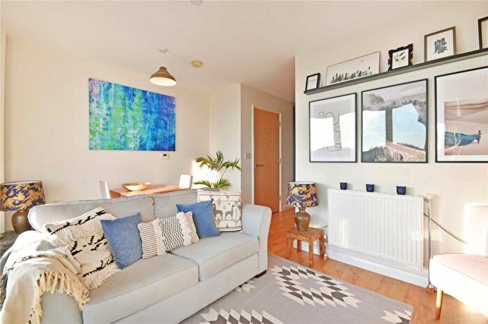 1 Bedroom Flat To Rent In Queensland Road, Islington, N7