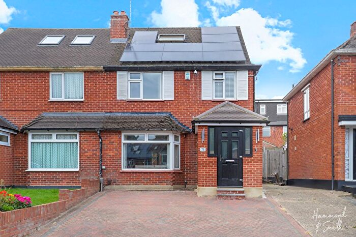 4 Bedroom Semi-detached House For Sale In Crows Road, Epping, CM16