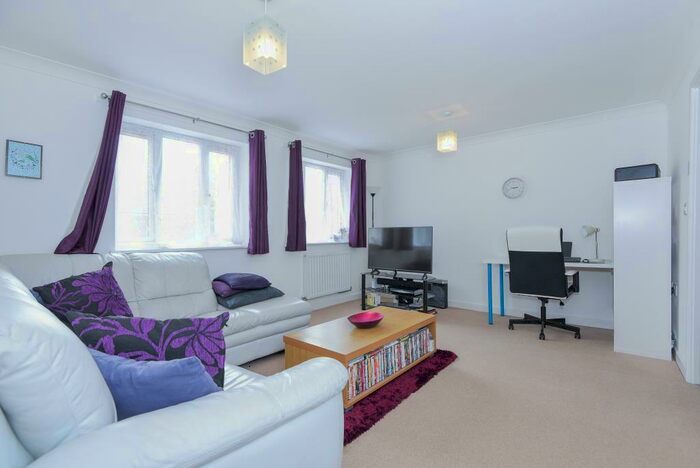 1 Bedroom Apartment To Rent In East View Place, East Street, RG1