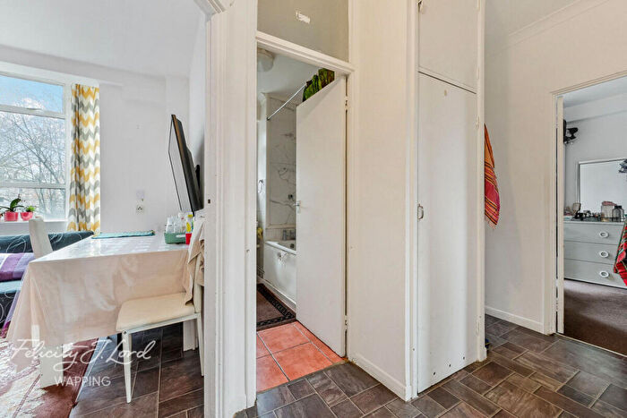 2 Bedroom Flat For Sale In Ansell House, Mile End Road, London, E1