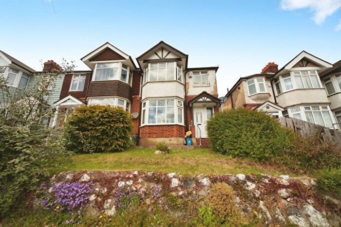 3 Bedroom Semi-Detached House For Sale In Crawley Green Road, Luton, LU2