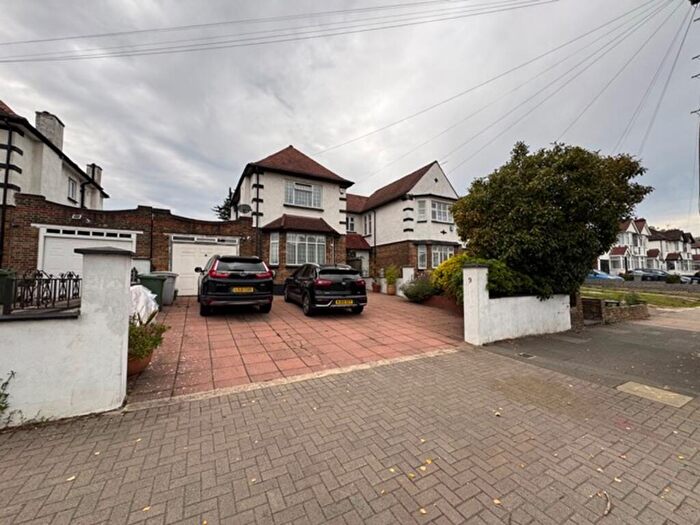 4 Bedroom Semi-Detached House For Sale In Birchen Grove, London, NW9