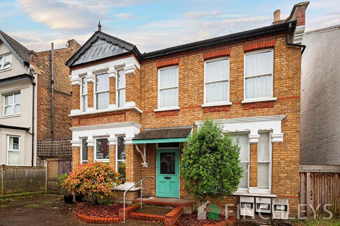 2 Bedroom Flat To Rent In Elm Park Road, London, N3