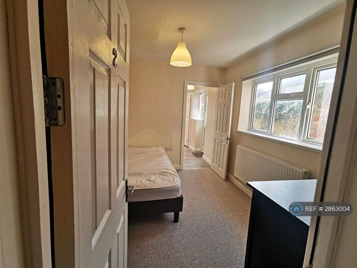 1 Bedroom Flat To Rent In County Rd, Swindon, SN1