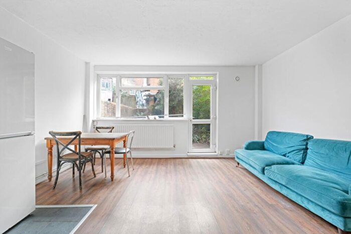 4 Bedroom Maisonette To Rent In Fellows Court, Weymouth Terrace, E2