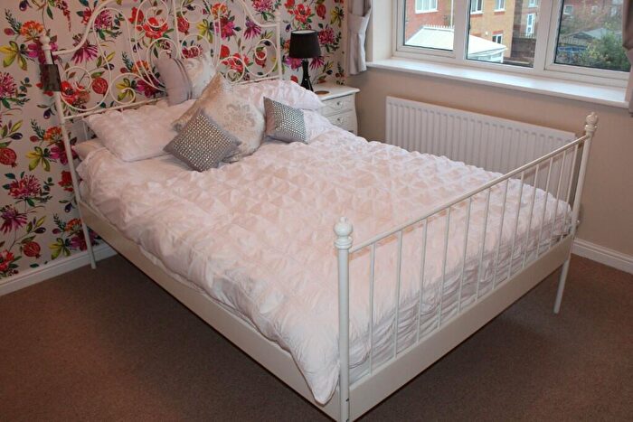 4 Bedroom Detached House For Sale In Cheshire Rise, Milton Keynes, Buckinghamshire, MK3