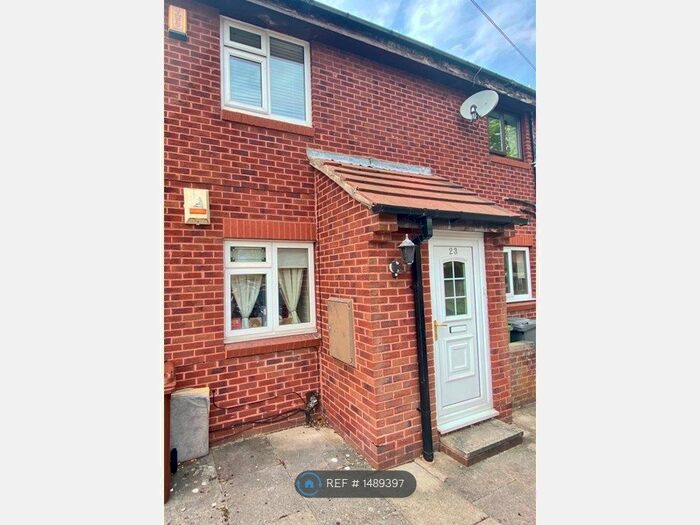 2 Bedroom Flat To Rent In Heron Grove, Leeds, LS17