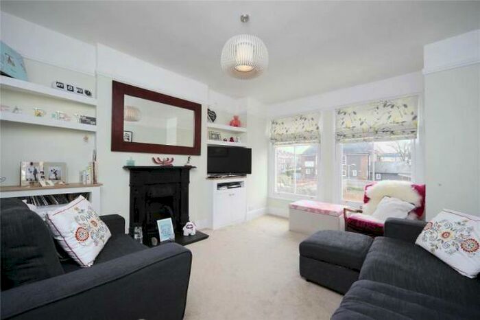3 Bedroom Flat To Rent In Burnbury Road, London, SW12