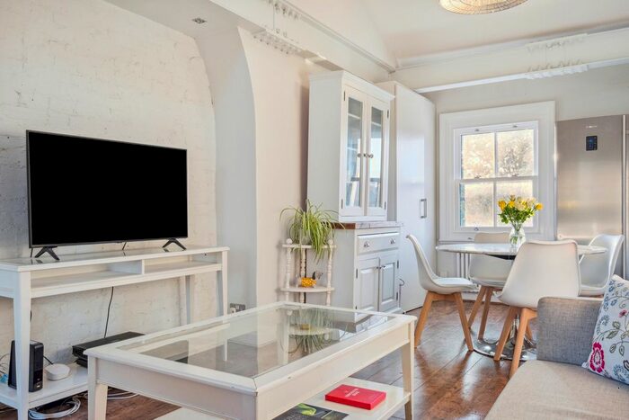 2 Bedroom Flat To Rent In Short Let - All Bills Included, Rectory Grove, SW4