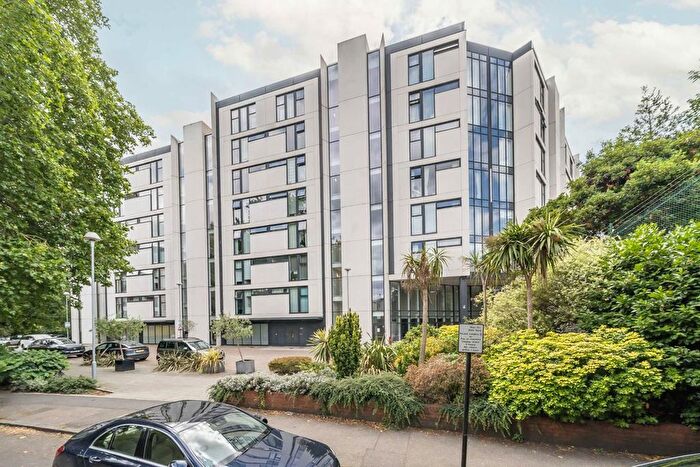 1 Bedroom Flat For Sale In Colonial Drive, Chiswick, W4
