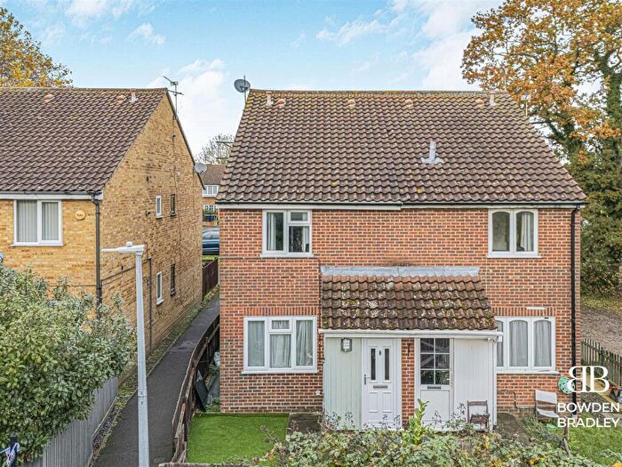 1 Bedroom Semi-Detached House For Sale In Hampden Close, North Weald, CM16