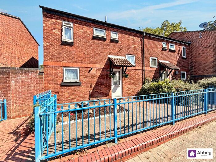 3 Bedroom End Of Terrace House For Sale In Redwood Walk, Leicester, LE5