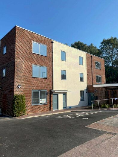 2 Bedroom Flat To Rent In Maynard House, The Common, AL10