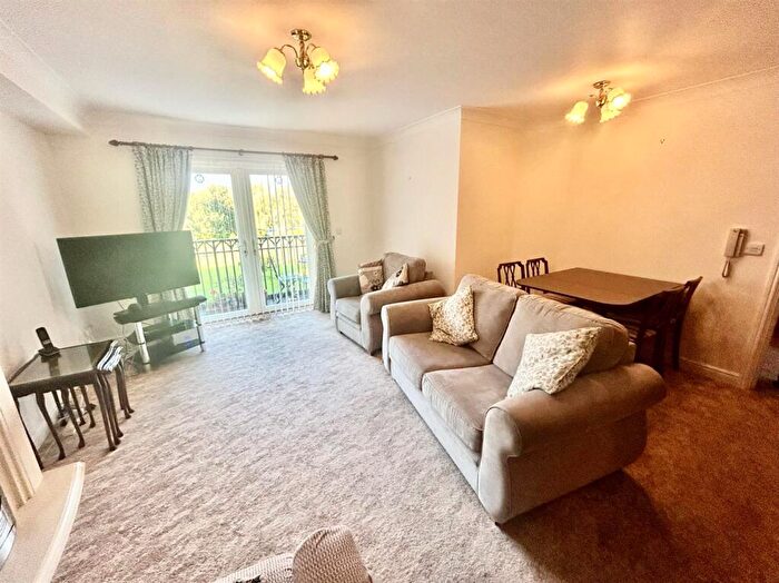 2 Bedroom Apartment To Rent In Rhos Promenade, Rhos On Sea, Colwyn Bay, LL28