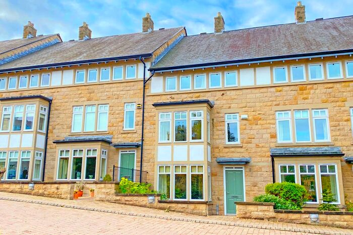 4 Bedroom Town House To Rent In Royal Gardens, Harrogate, HG2