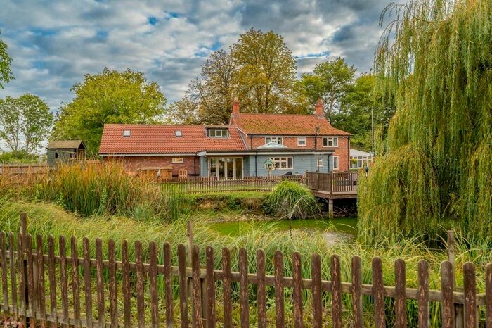 5 Bedroom Detached House For Sale In Brakefield Green, Yaxham, Dereham, NR19