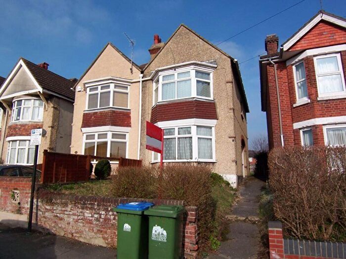 4 Bedroom Semi Detached House For Sale In Broadlands Road, Southampton, Hampshire, SO17