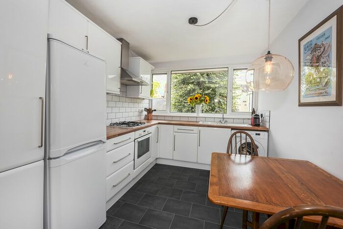 2 Bedroom Flat To Rent In Belvedere Close, Teddington, TW11